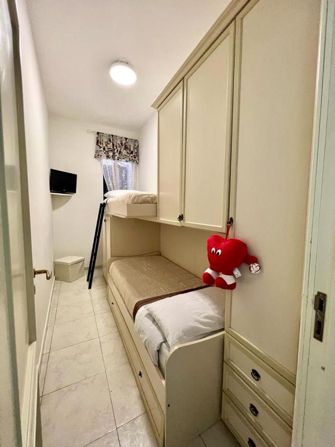 Appartamento Antonietta House Napoli Esterno foto